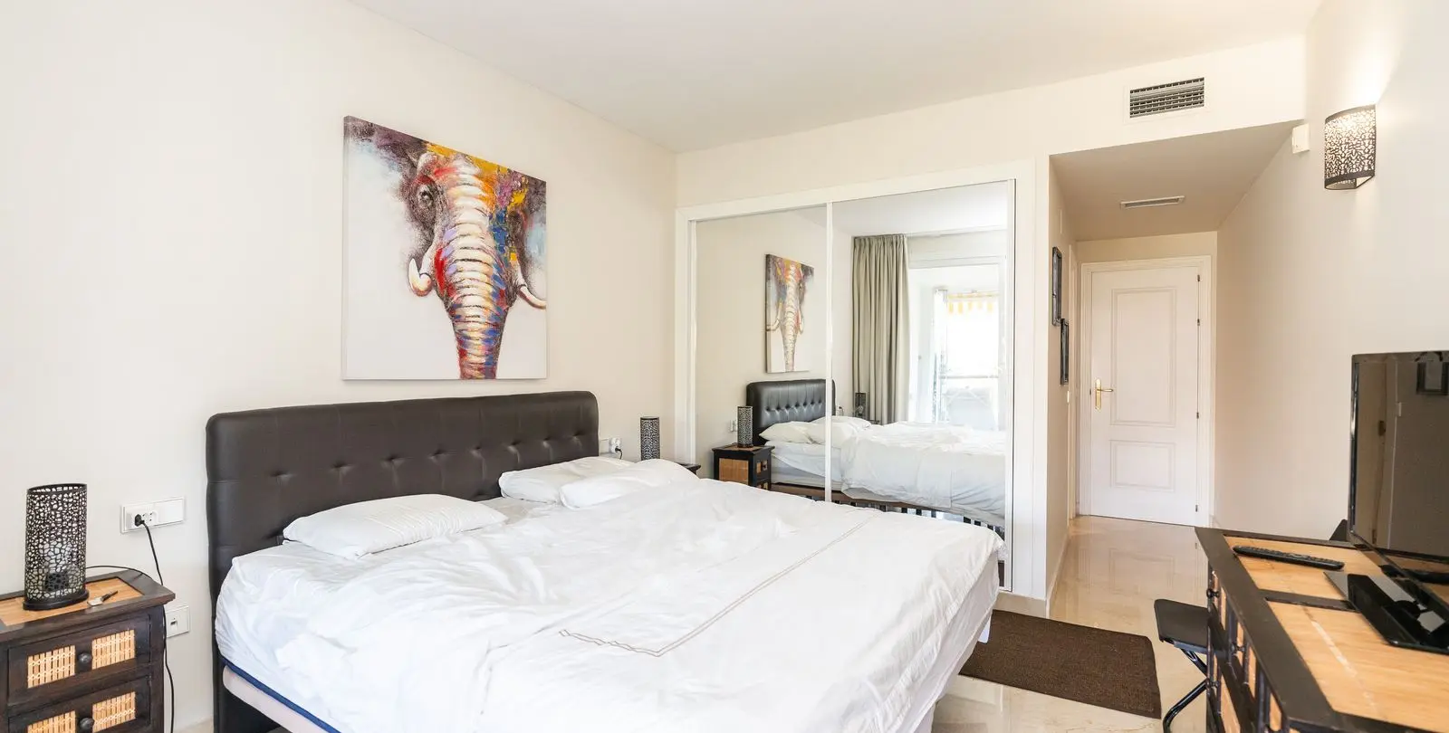 Sale of ground floor apartment in Miraflores 11