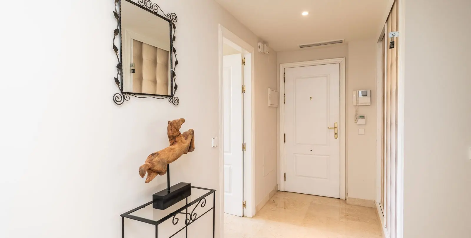Sale of ground floor apartment in Miraflores 13
