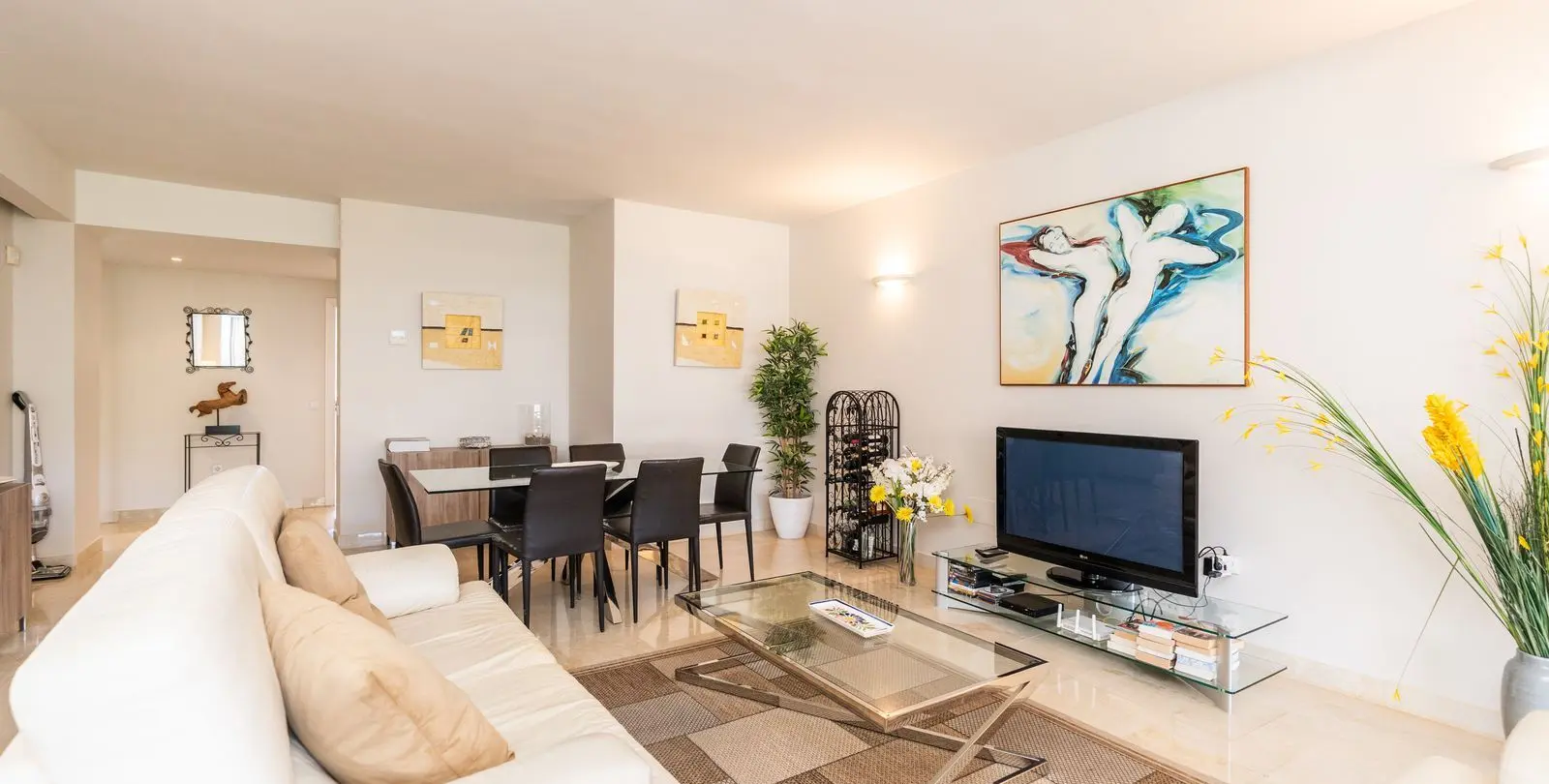 Sale of ground floor apartment in Miraflores 14
