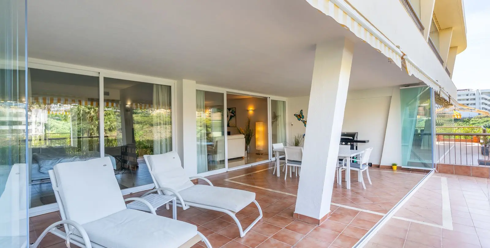 Sale of ground floor apartment in Miraflores 17