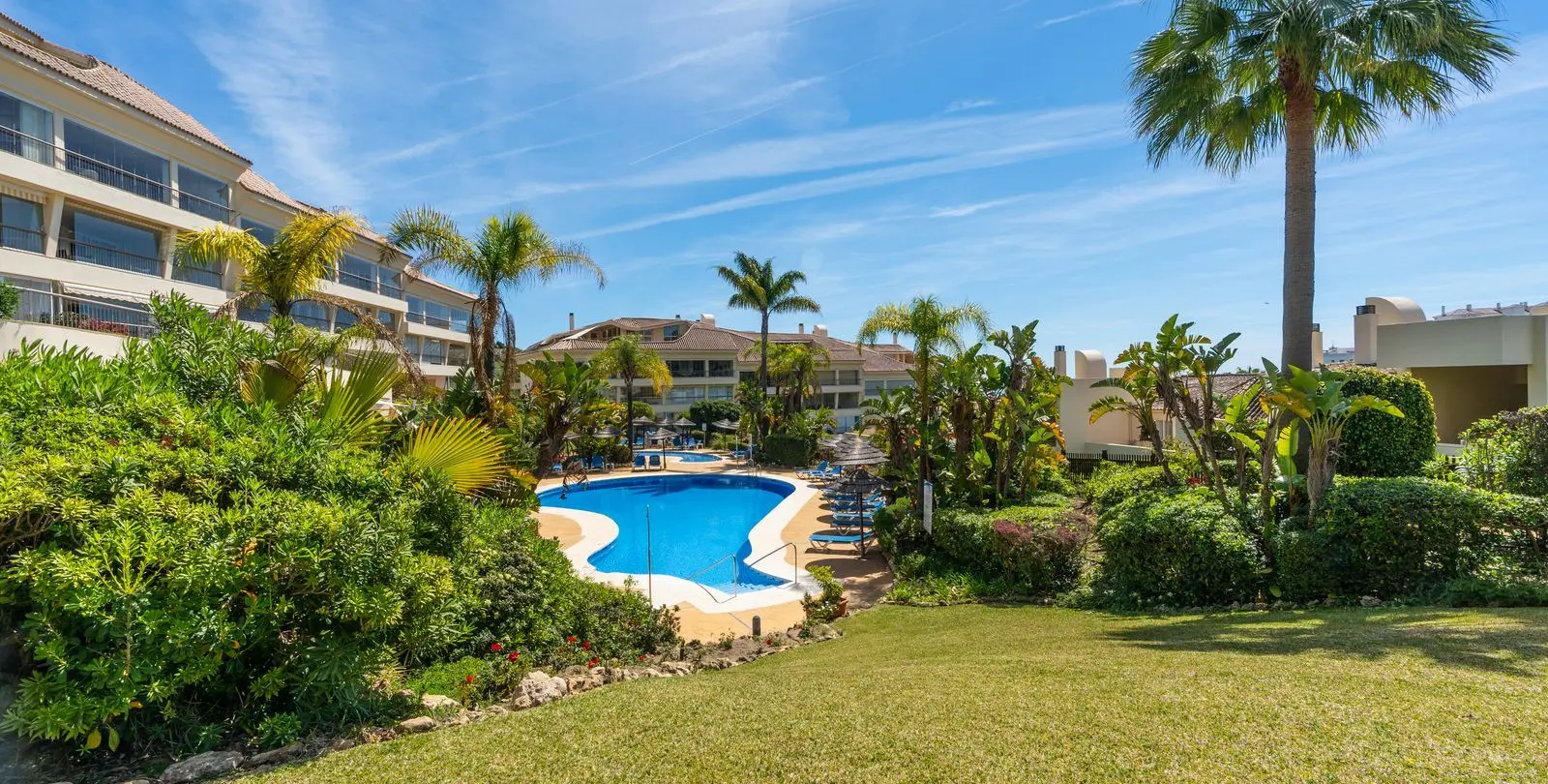 Sale of ground floor apartment in Miraflores 22