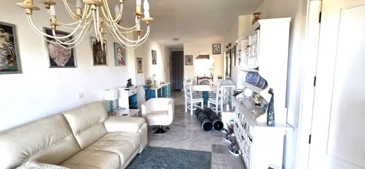 Venta de apartamento en planta media en Miraflores 4