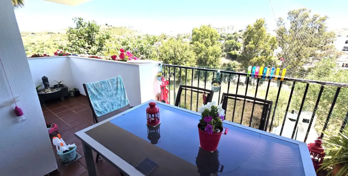 Sale of middle floor apartment in Miraflores 6
