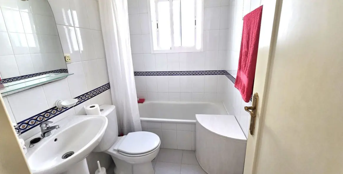 Sale of middle floor apartment in Miraflores 11