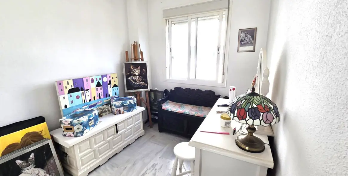 Sale of middle floor apartment in Miraflores 12