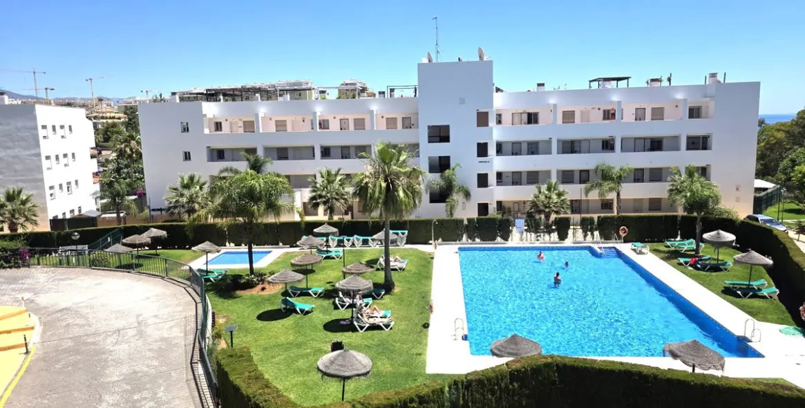 Sale of middle floor apartment in Miraflores 13