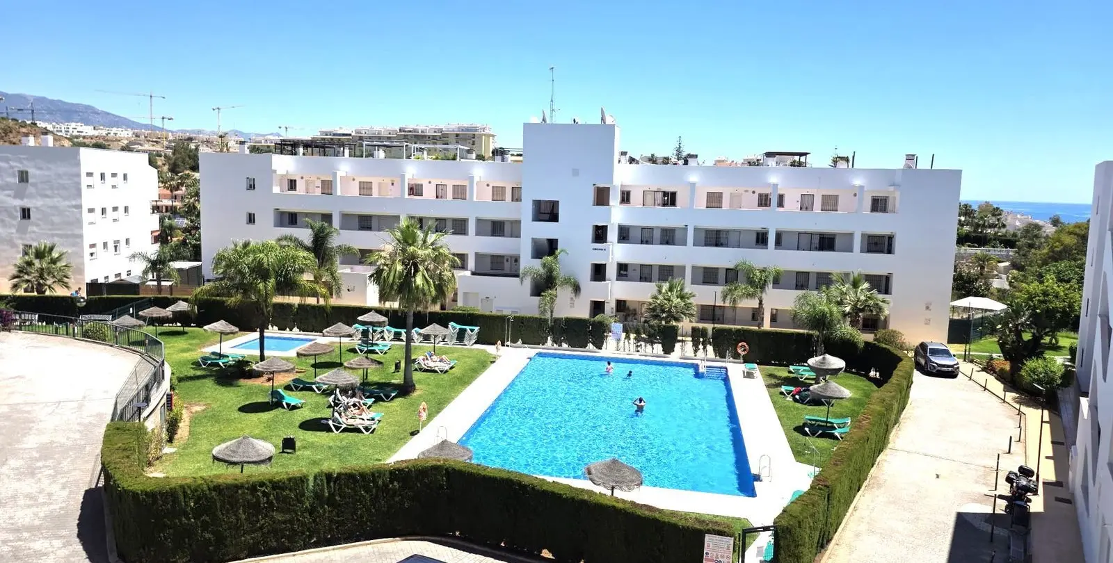 Venta de apartamento en planta media en Miraflores 1