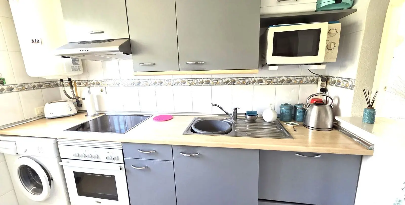 Venta de apartamento en planta media en Miraflores 3