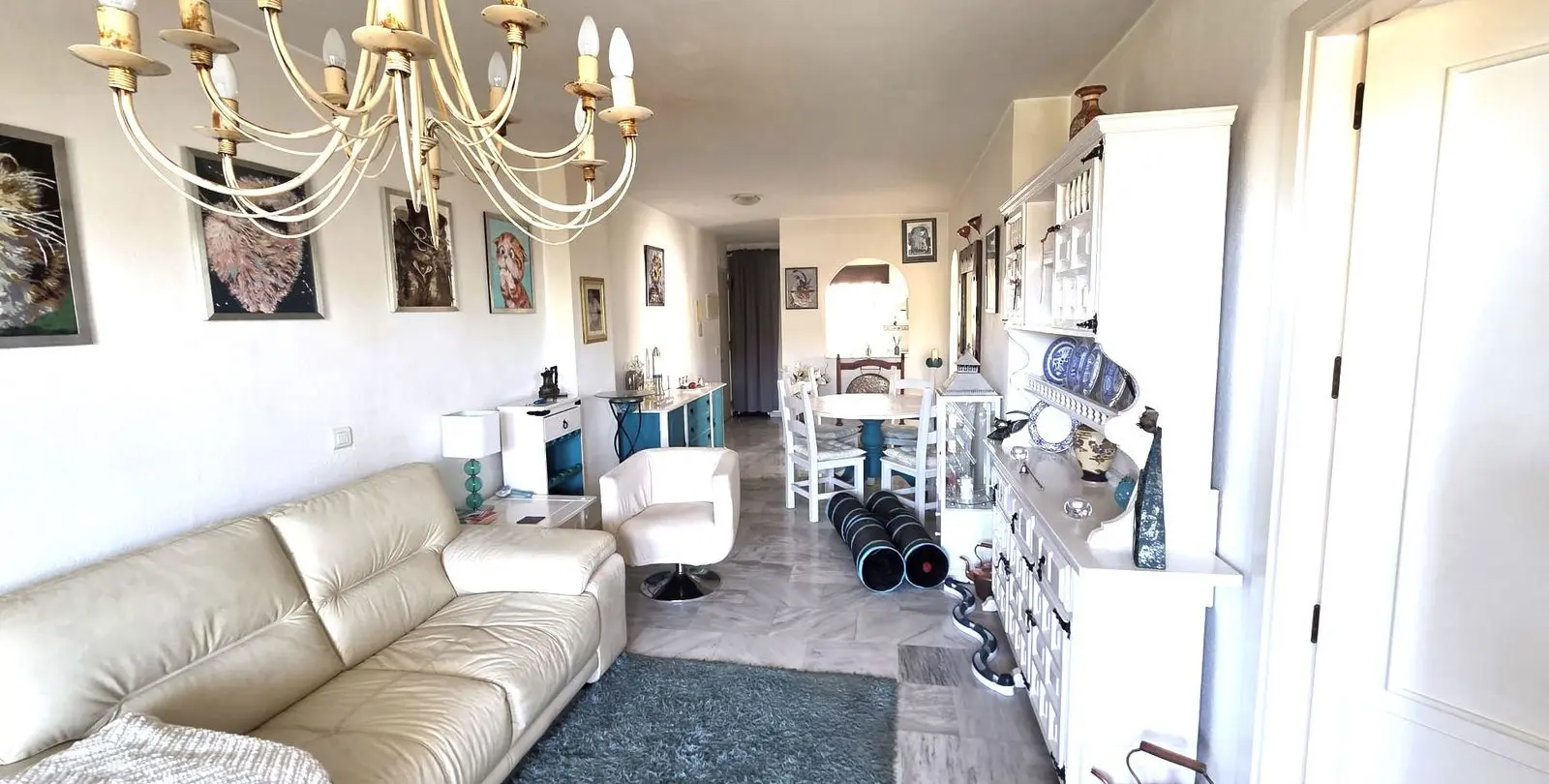 Venta de apartamento en planta media en Miraflores 5