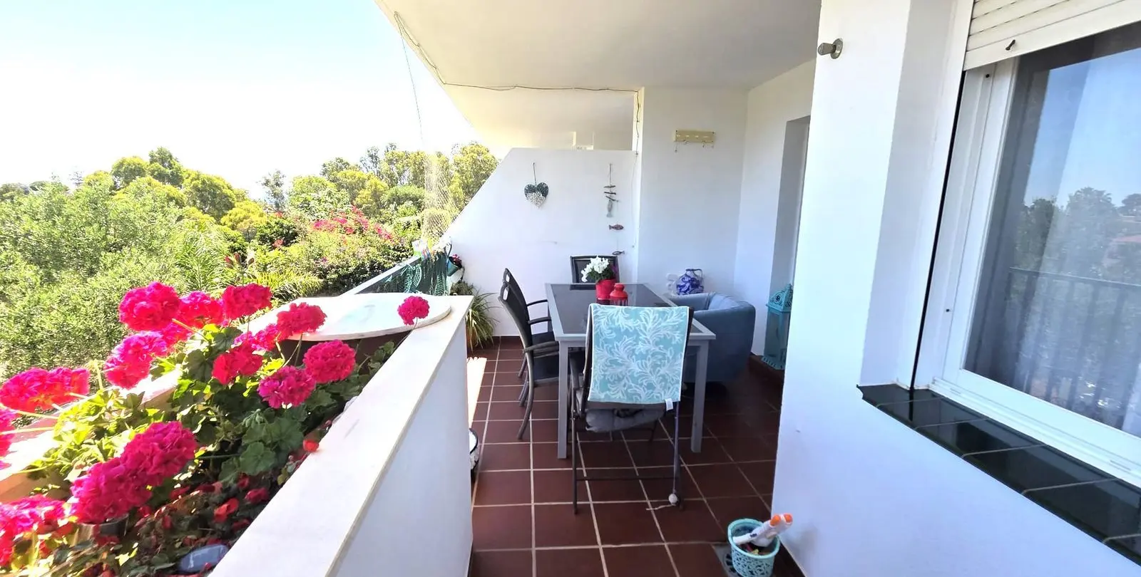 Venta de apartamento en planta media en Miraflores 7