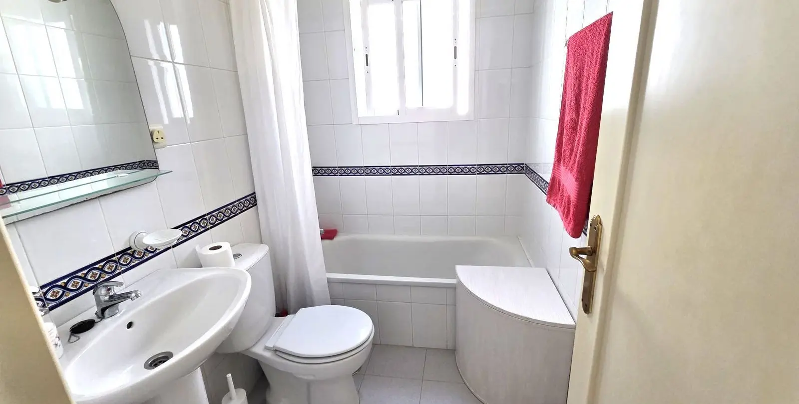 Venta de apartamento en planta media en Miraflores 11