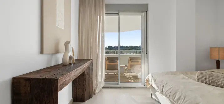 Sale of ground floor apartment in Estepona 1