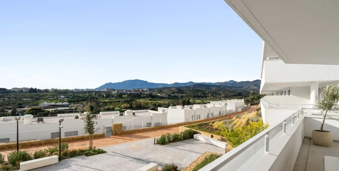 Sale of ground floor apartment in Estepona 13