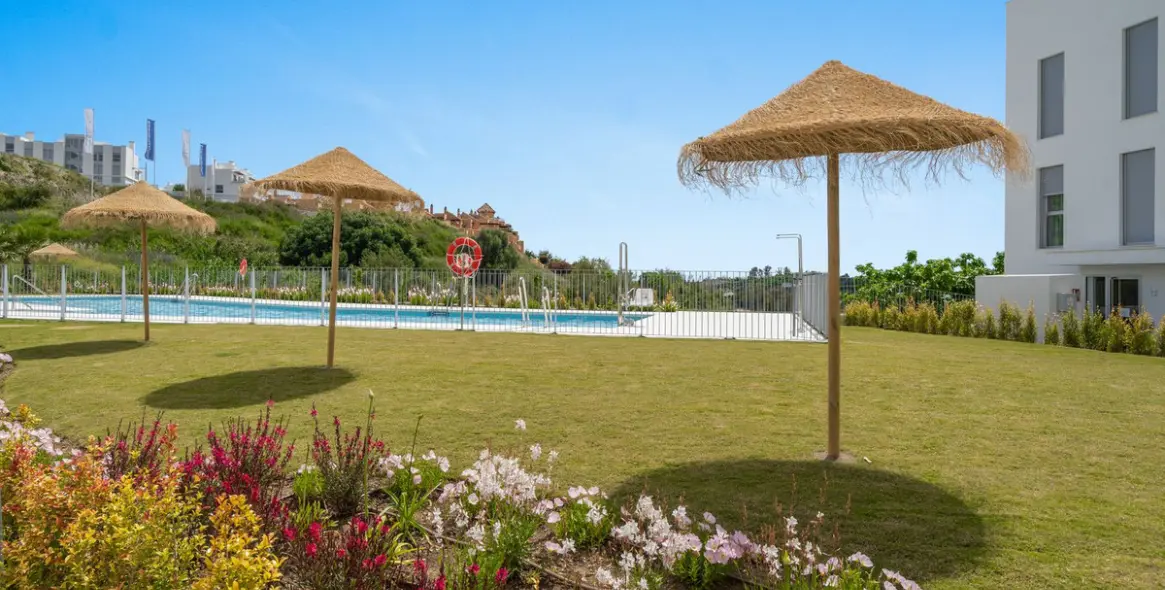 Sale of ground floor apartment in Estepona 18