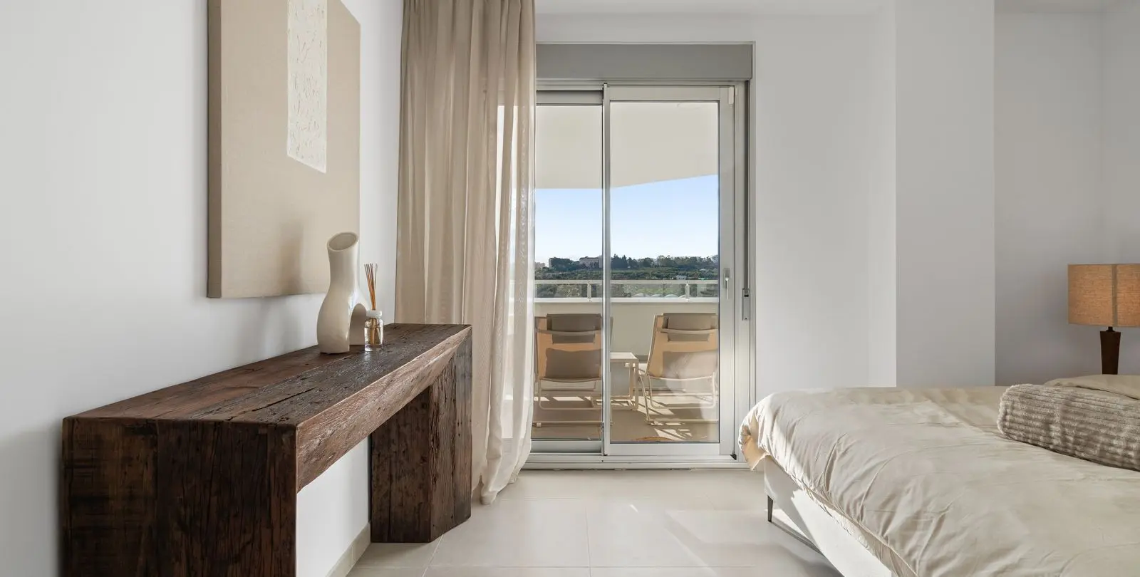Sale of ground floor apartment in Estepona 2
