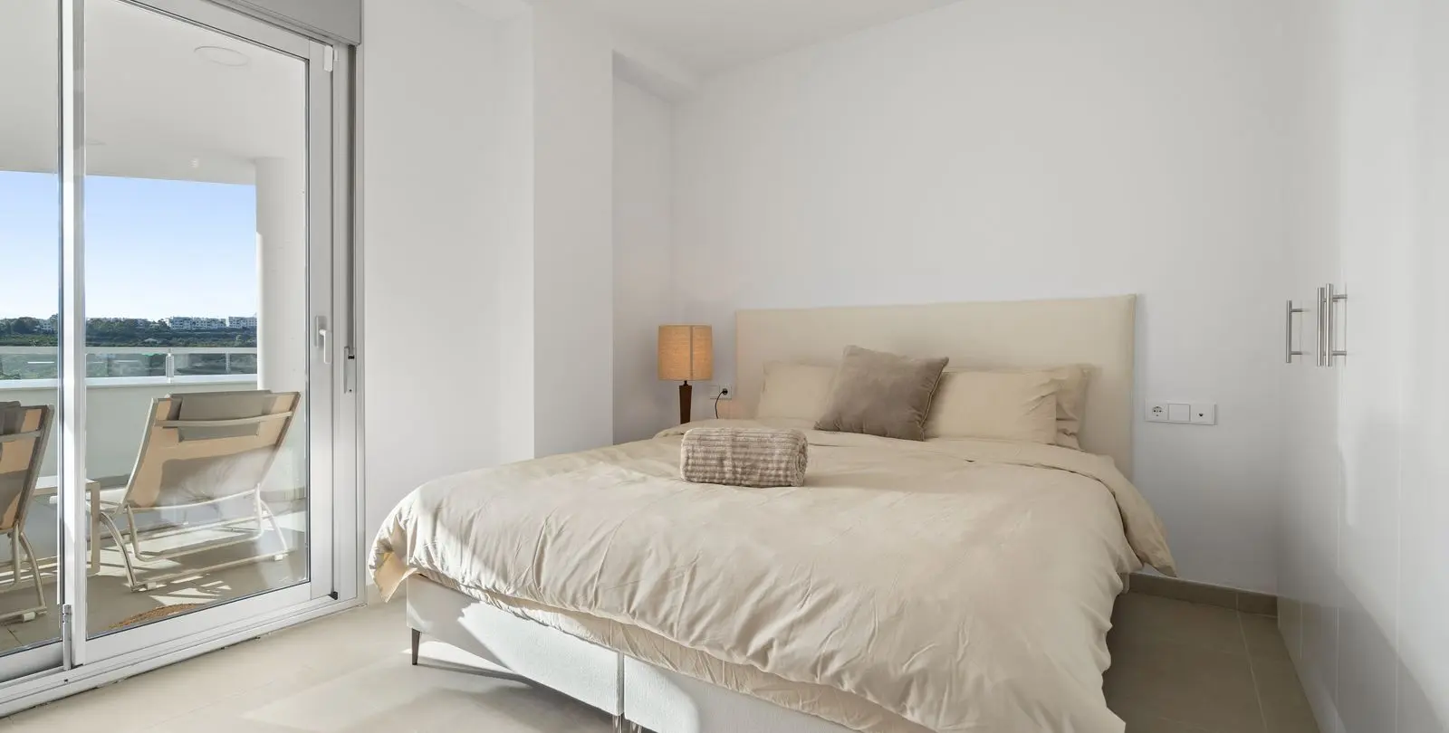 Sale of ground floor apartment in Estepona 9