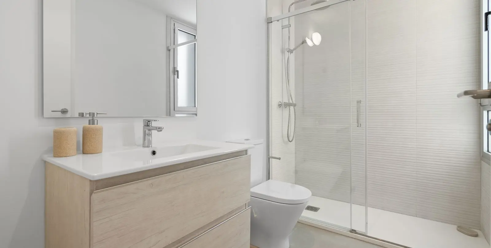 Sale of ground floor apartment in Estepona 10