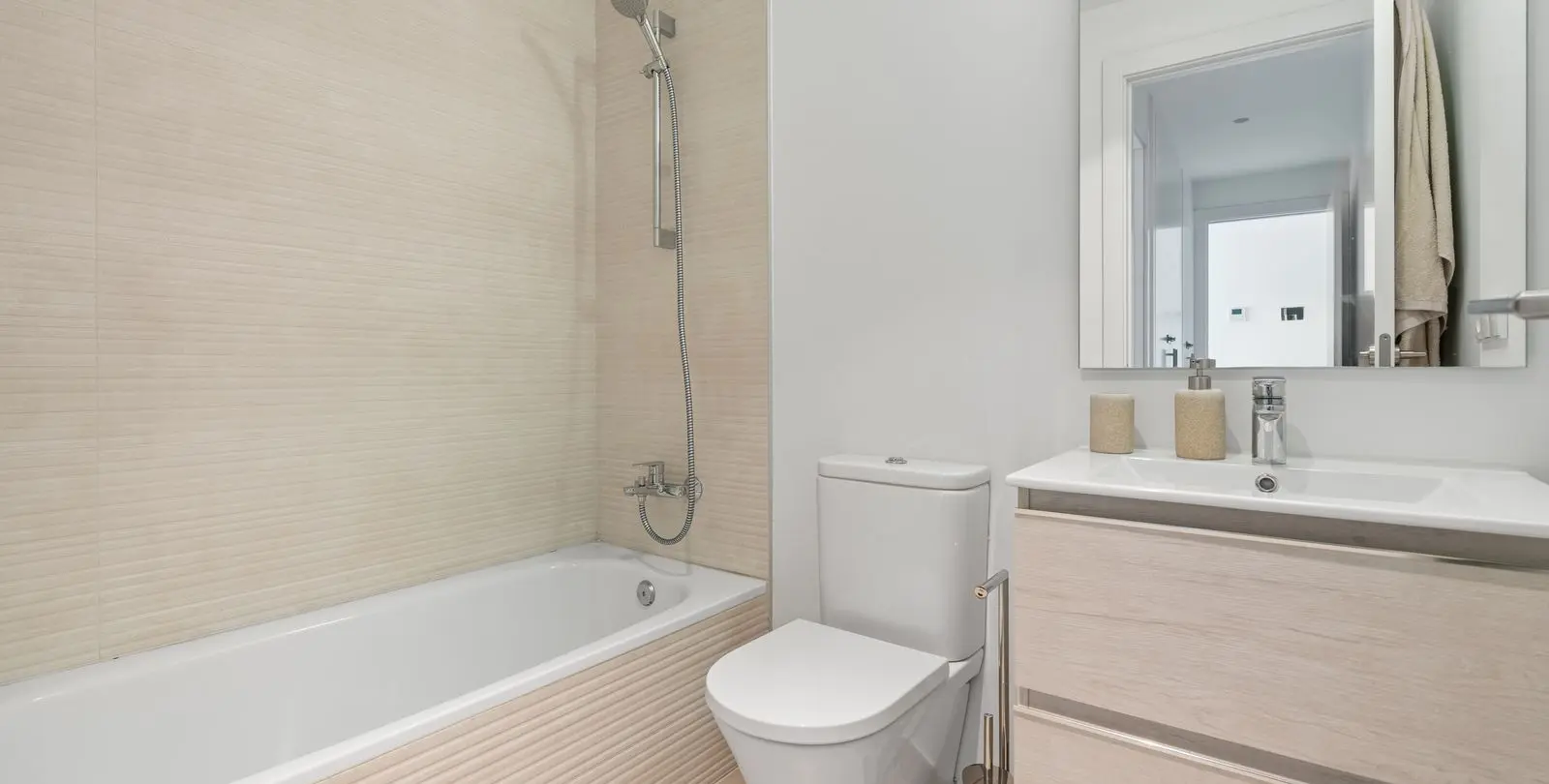 Sale of ground floor apartment in Estepona 11
