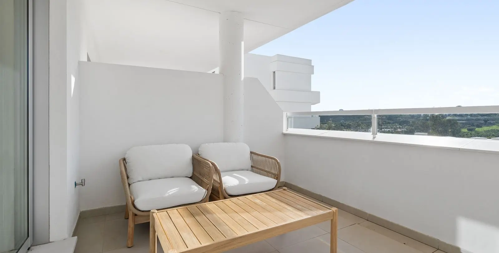 Sale of ground floor apartment in Estepona 15