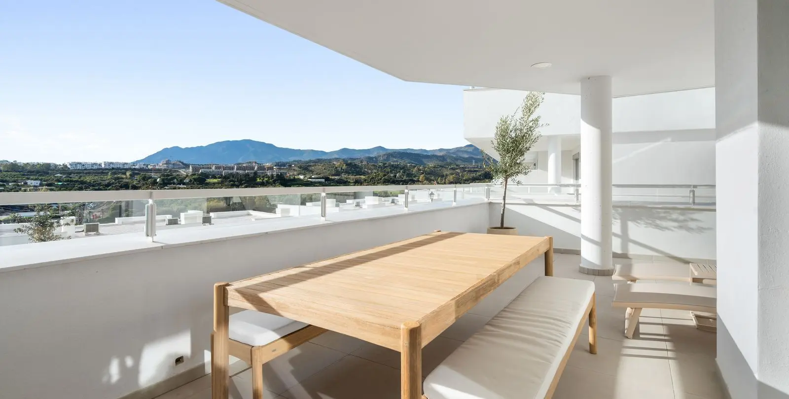 Sale of ground floor apartment in Estepona 16