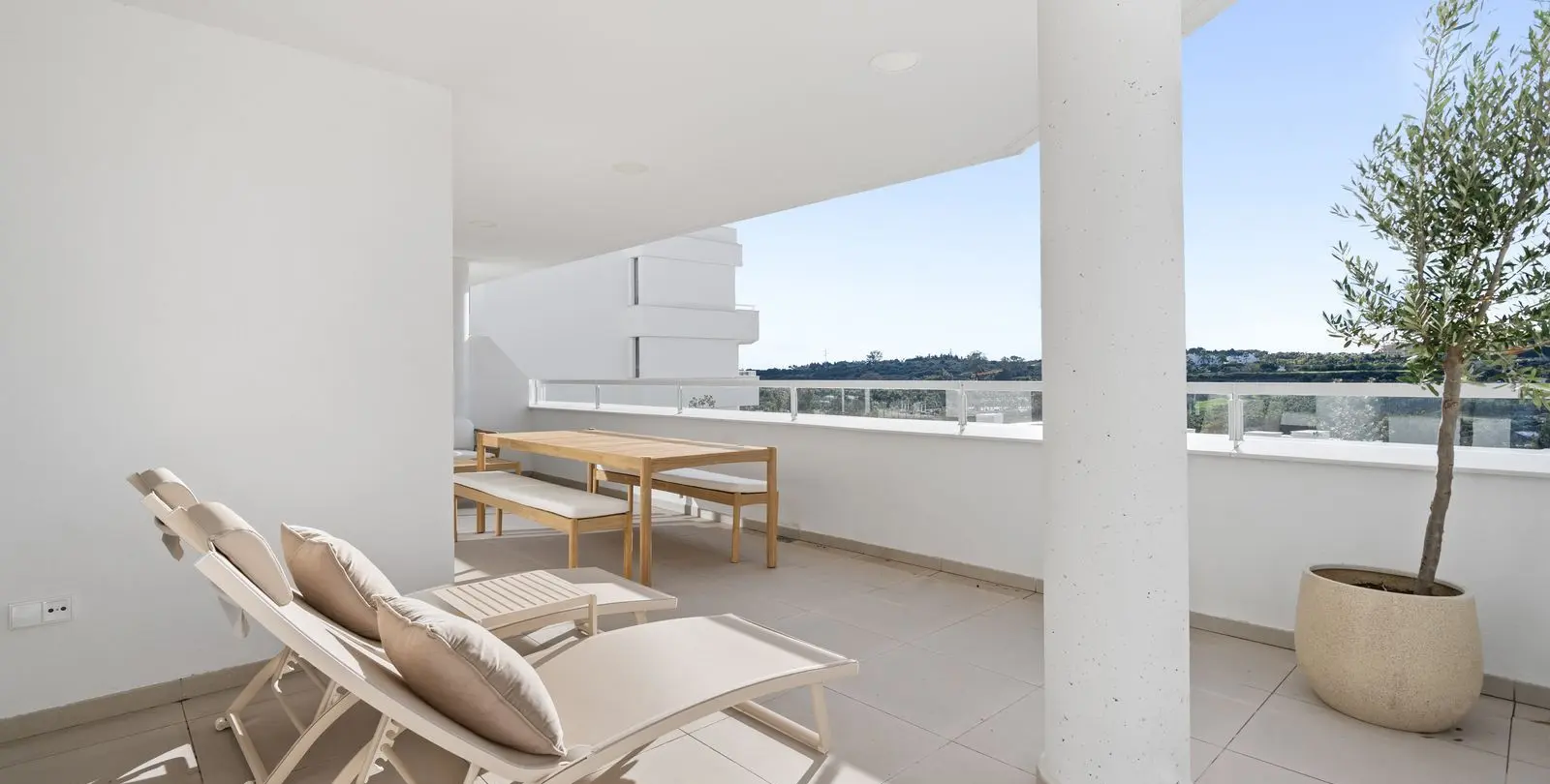 Sale of ground floor apartment in Estepona 17