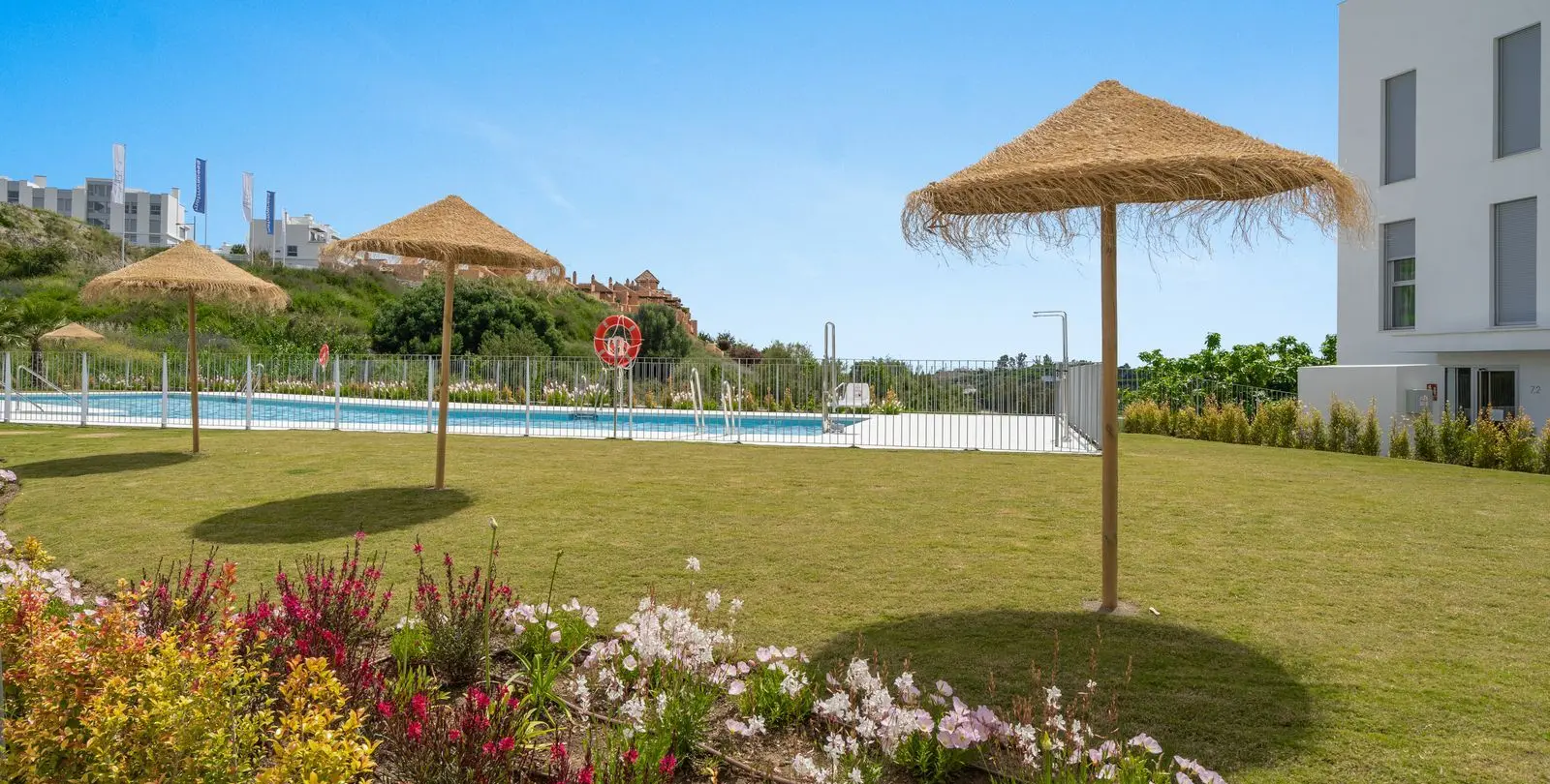 Sale of ground floor apartment in Estepona 18