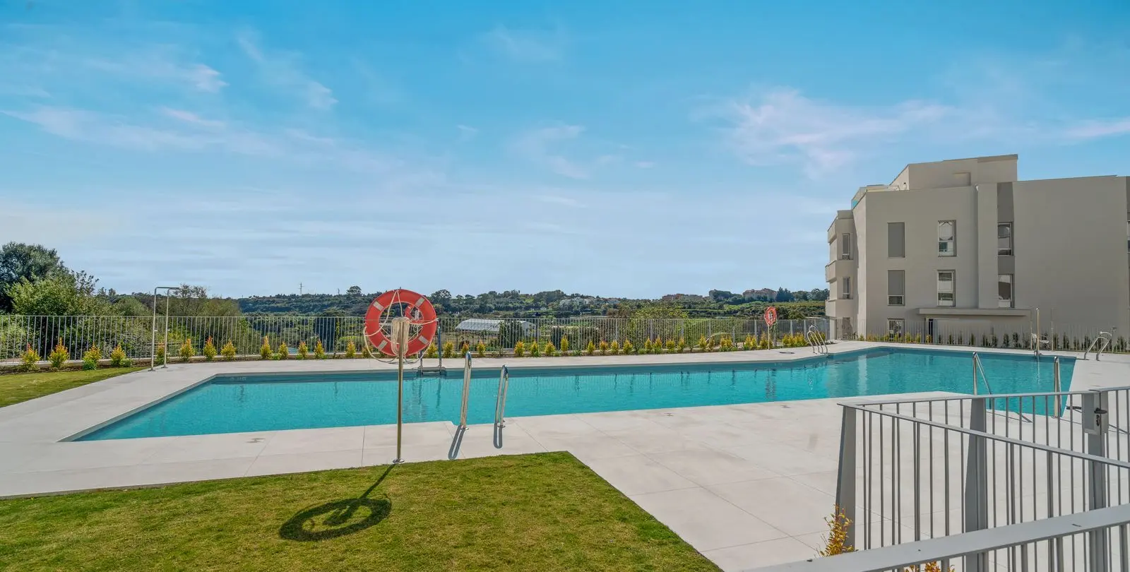 Sale of ground floor apartment in Estepona 23