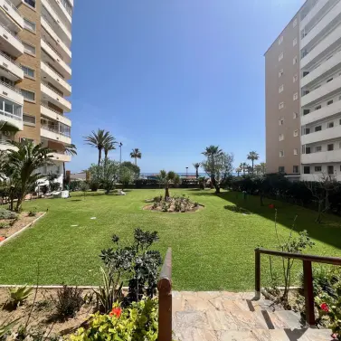 Sale of middle floor apartment in Fuengirola