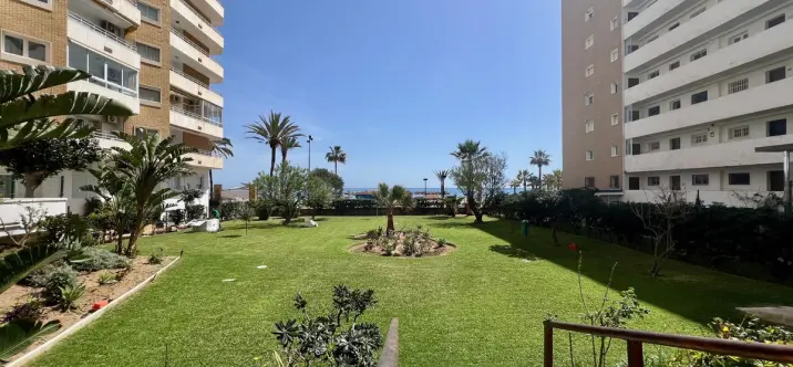 Sale of middle floor apartment in Fuengirola 0
