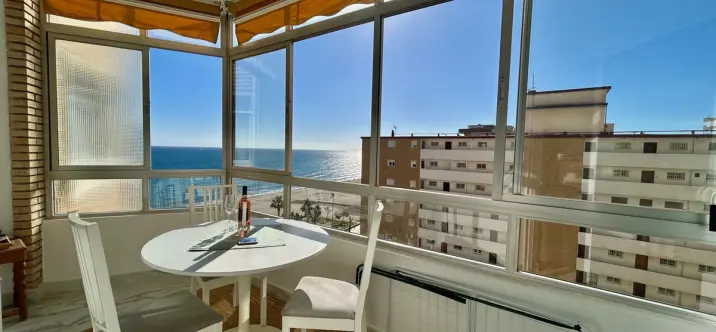 Sale of middle floor apartment in Fuengirola 1
