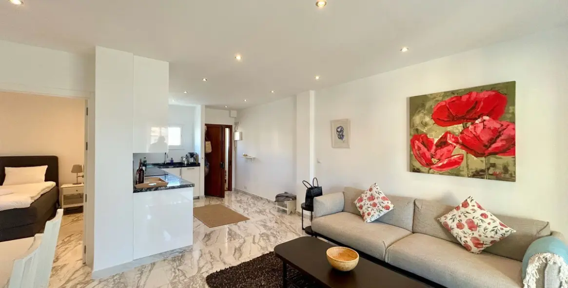 Sale of middle floor apartment in Fuengirola 3