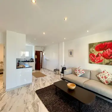 Sale of middle floor apartment in Fuengirola
