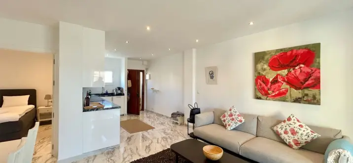 Sale of middle floor apartment in Fuengirola 2