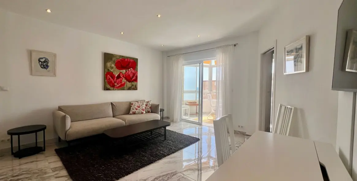 Sale of middle floor apartment in Fuengirola 4