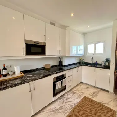 Sale of middle floor apartment in Fuengirola