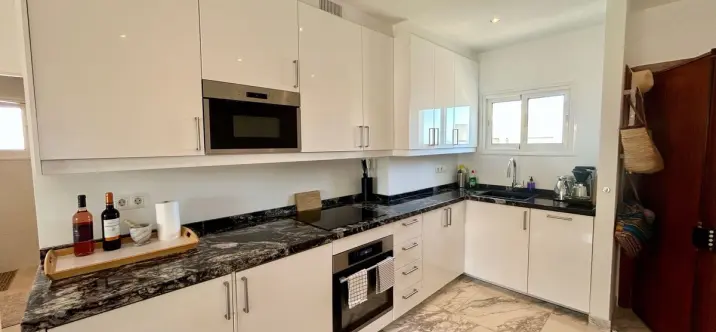 Sale of middle floor apartment in Fuengirola 4