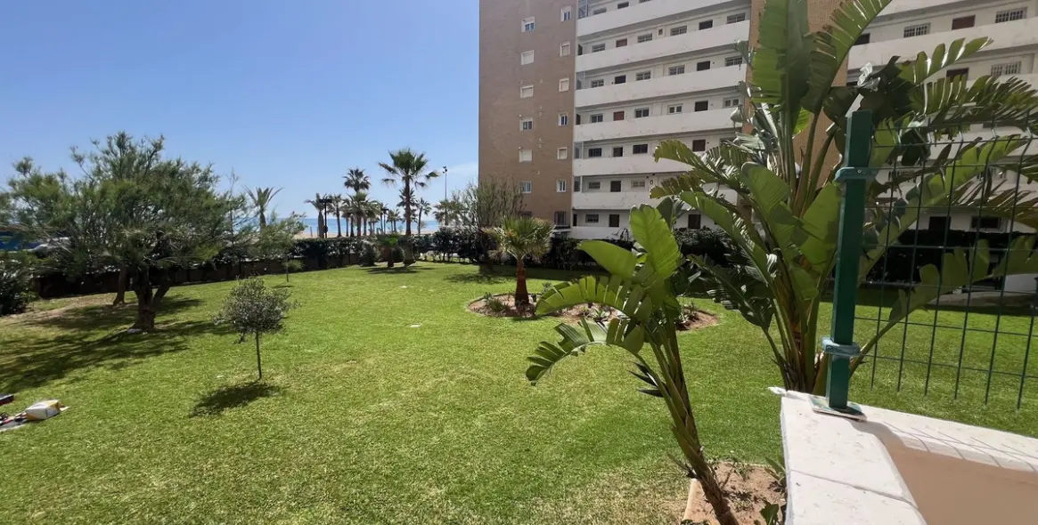 Sale of middle floor apartment in Fuengirola 11