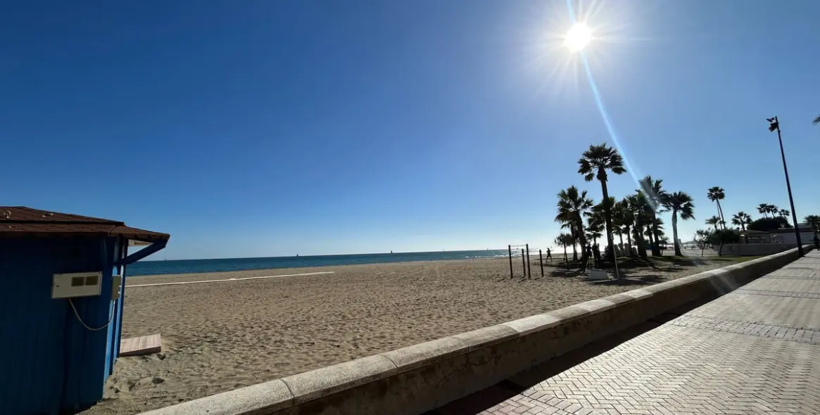 Sale of middle floor apartment in Fuengirola 13