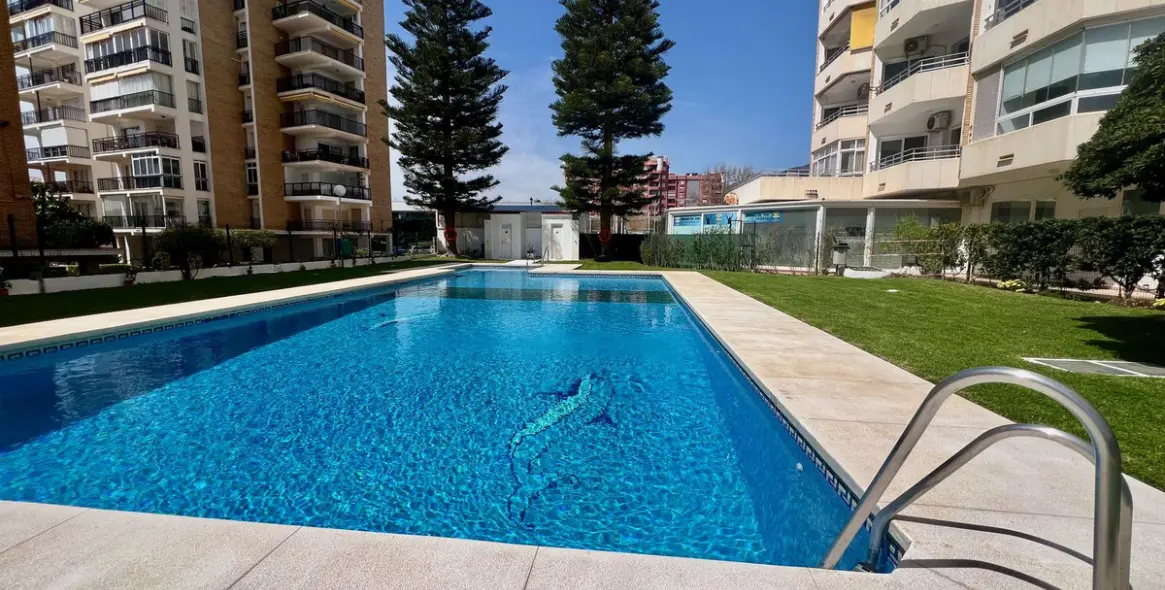 Sale of middle floor apartment in Fuengirola 14