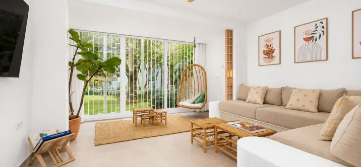 Sale of townhouse in Calahonda 1