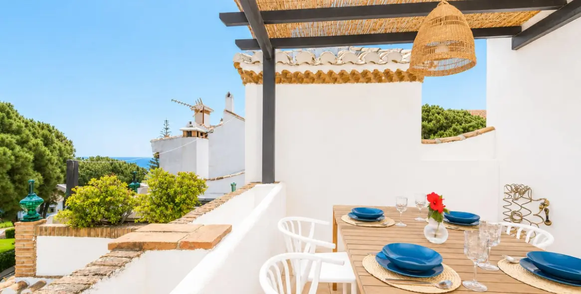 Sale of townhouse in Calahonda 11