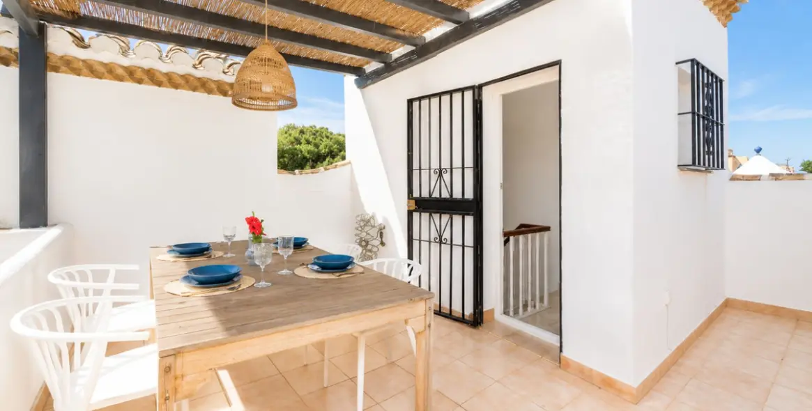 Sale of townhouse in Calahonda 12