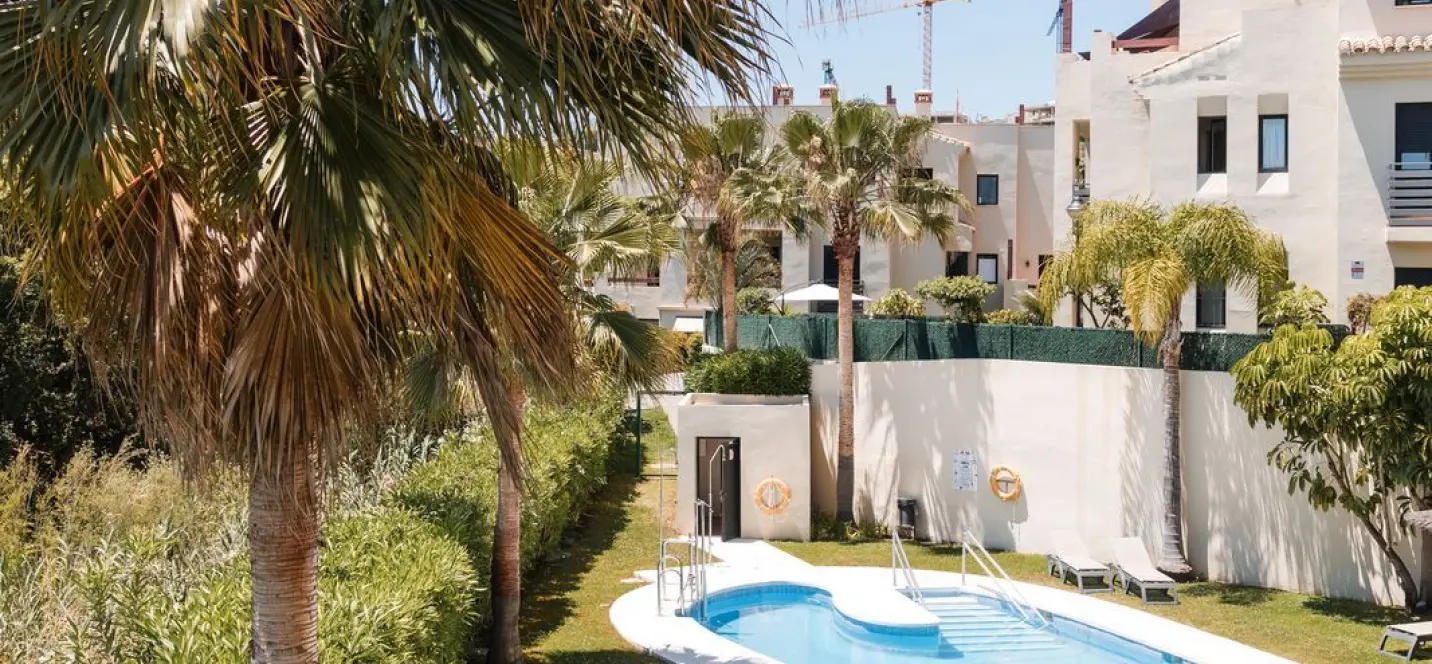 Продажа апартаментов на среднем этаже в Estepona 1