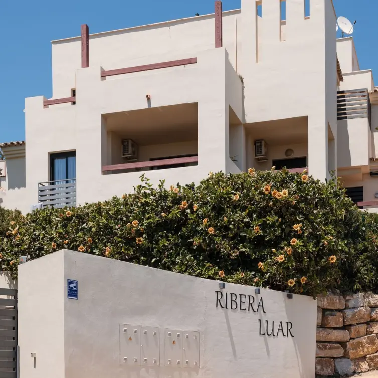 Продажа апартаментов на среднем этаже в Estepona