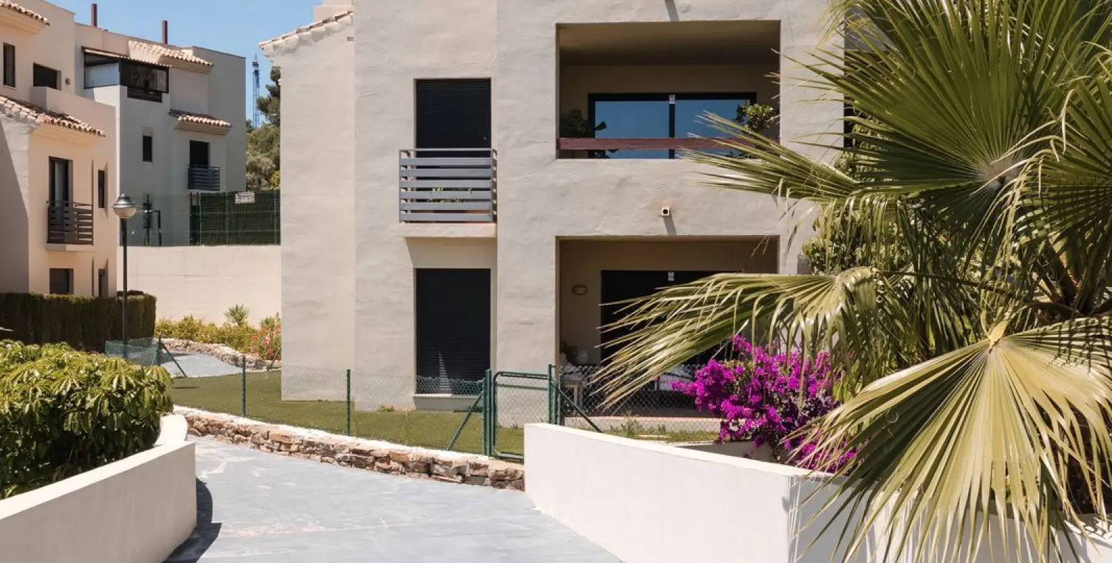 Продажа апартаментов на среднем этаже в Estepona 5