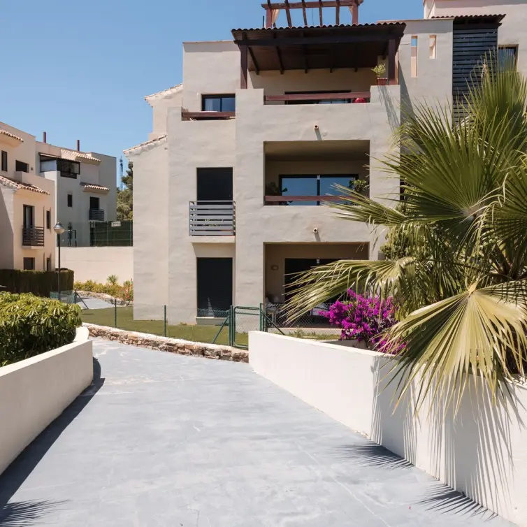 Продажа апартаментов на среднем этаже в Estepona