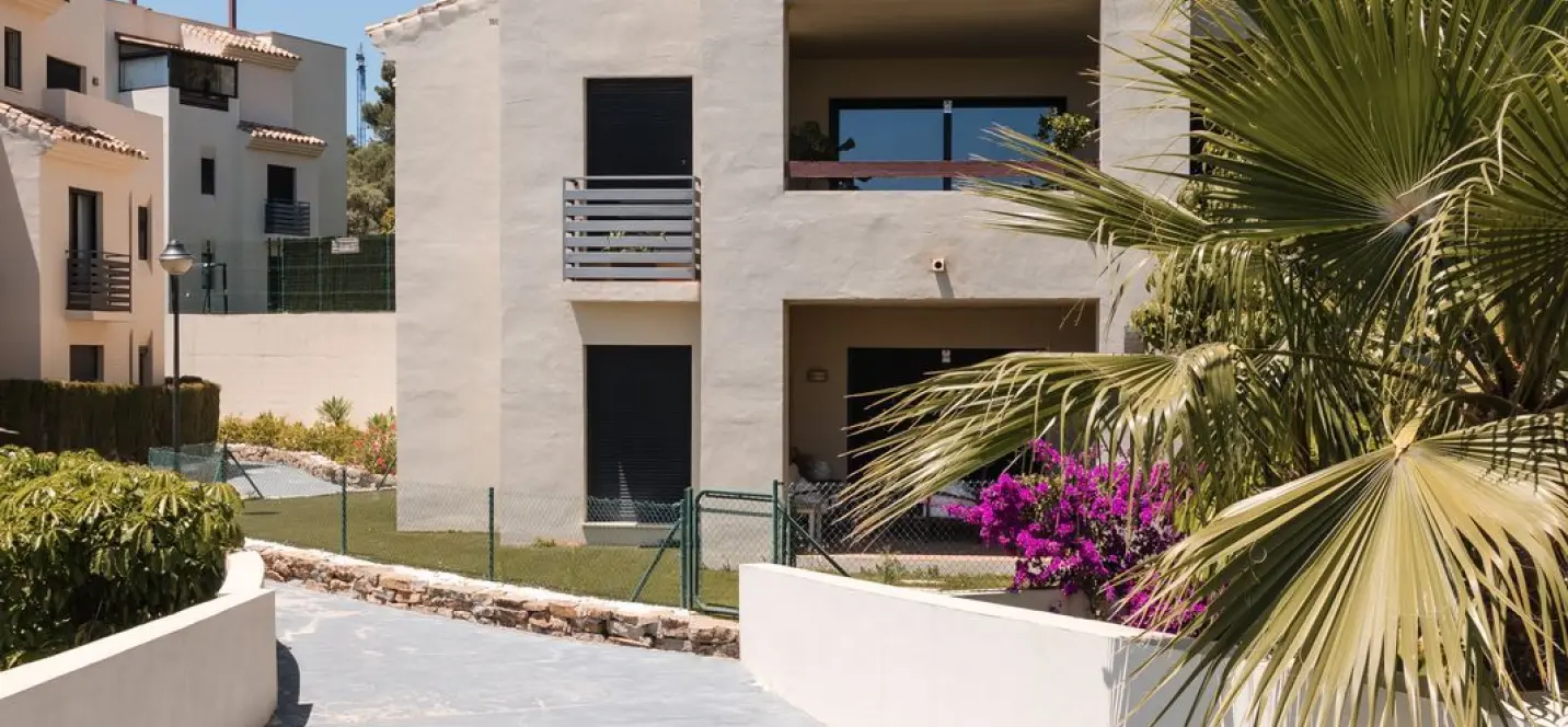 Продажа апартаментов на среднем этаже в Estepona 4