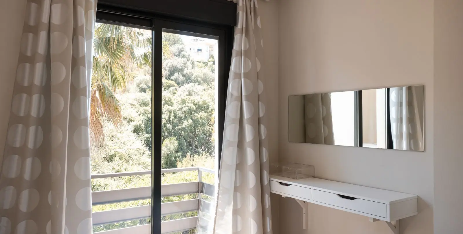 Продажа апартаментов на среднем этаже в Estepona 19