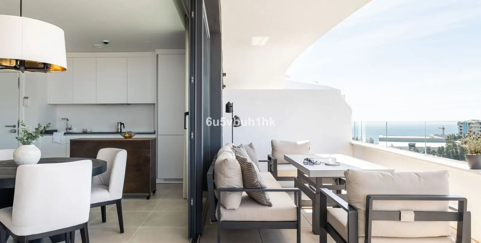 Sale of middle floor apartment in Fuengirola 1
