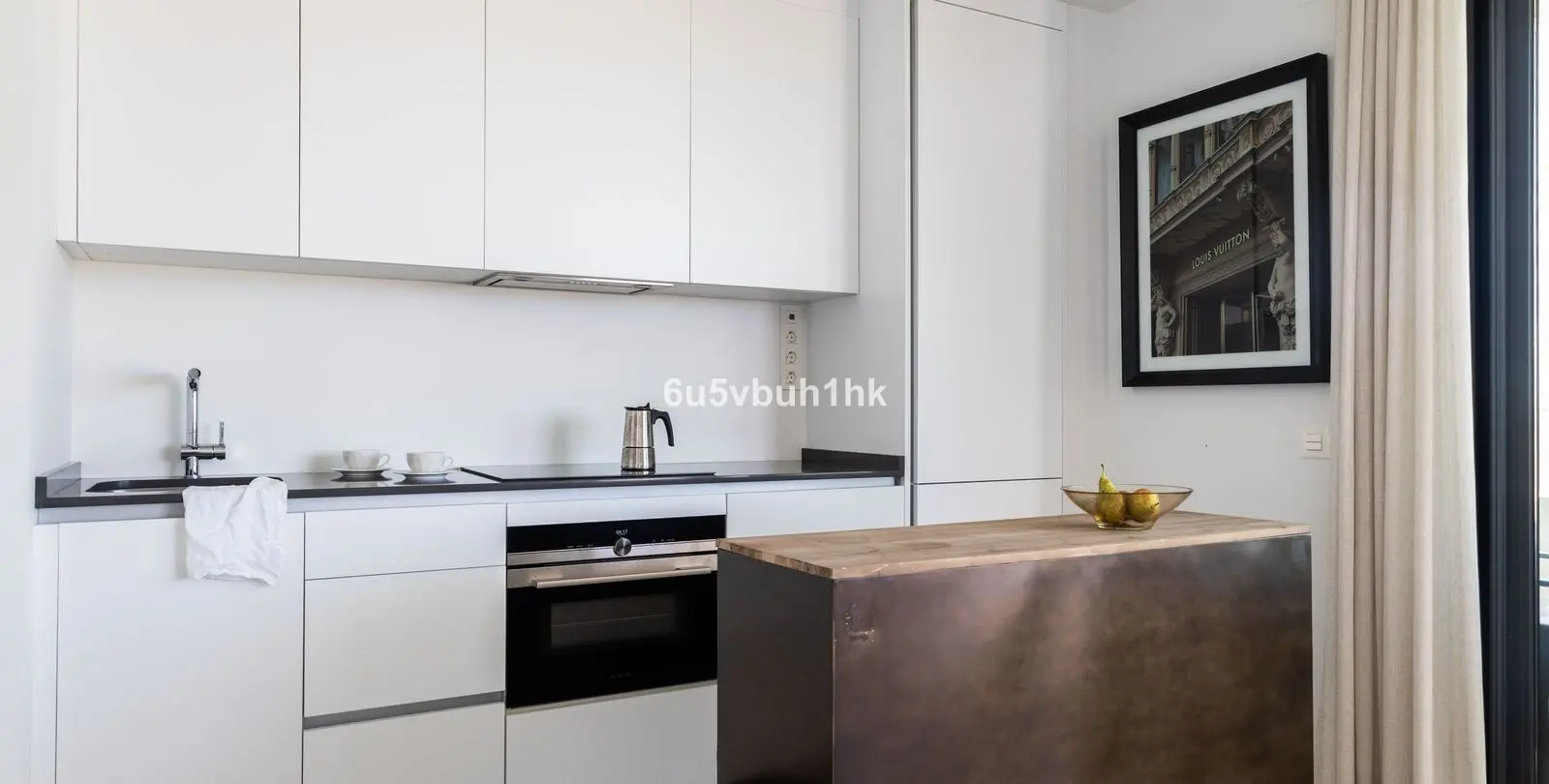 Sale of middle floor apartment in Fuengirola 12